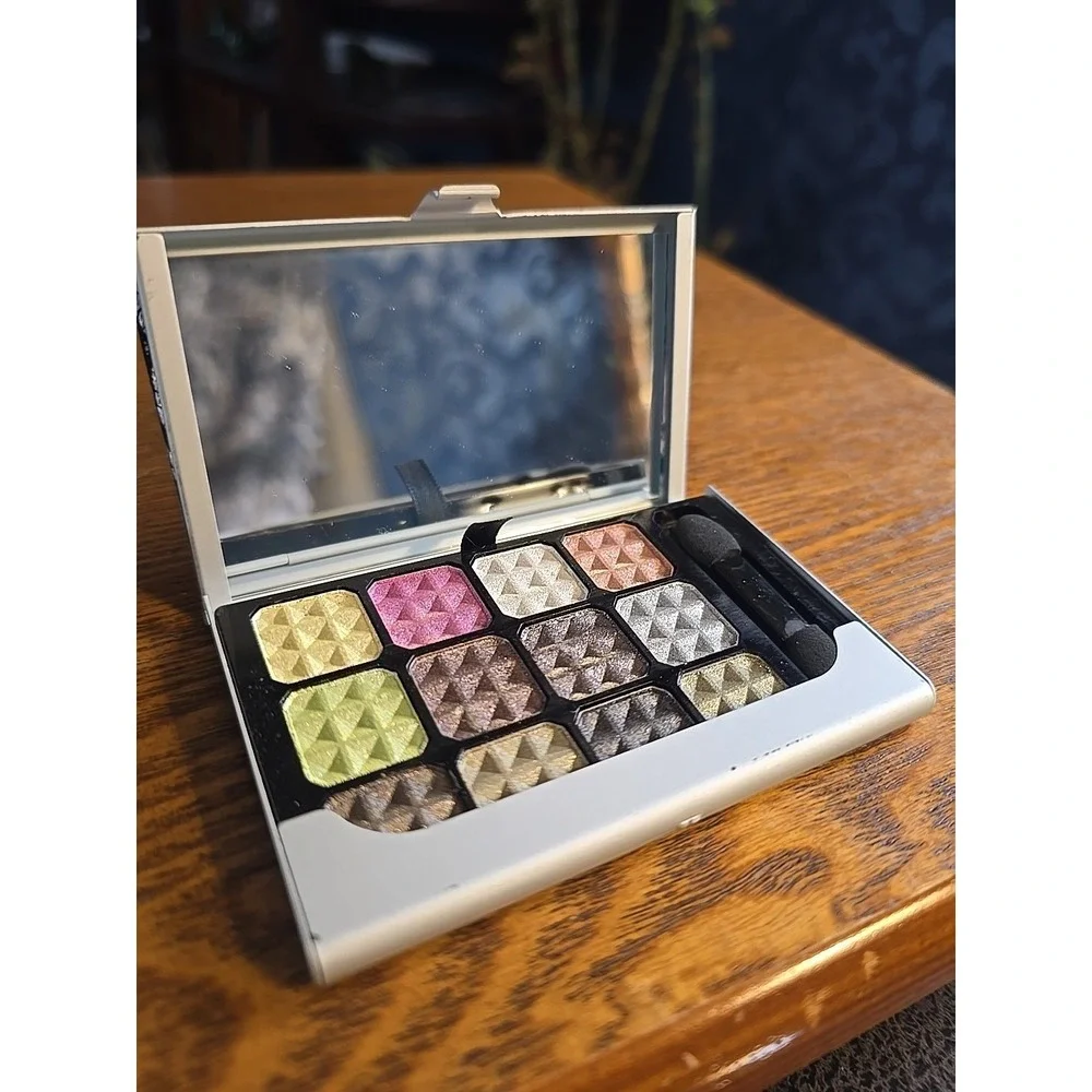 Profusion Eye Shadow Palette 12 Shimmer Shades‎ w/ Mirror 50336 Silver Card Case